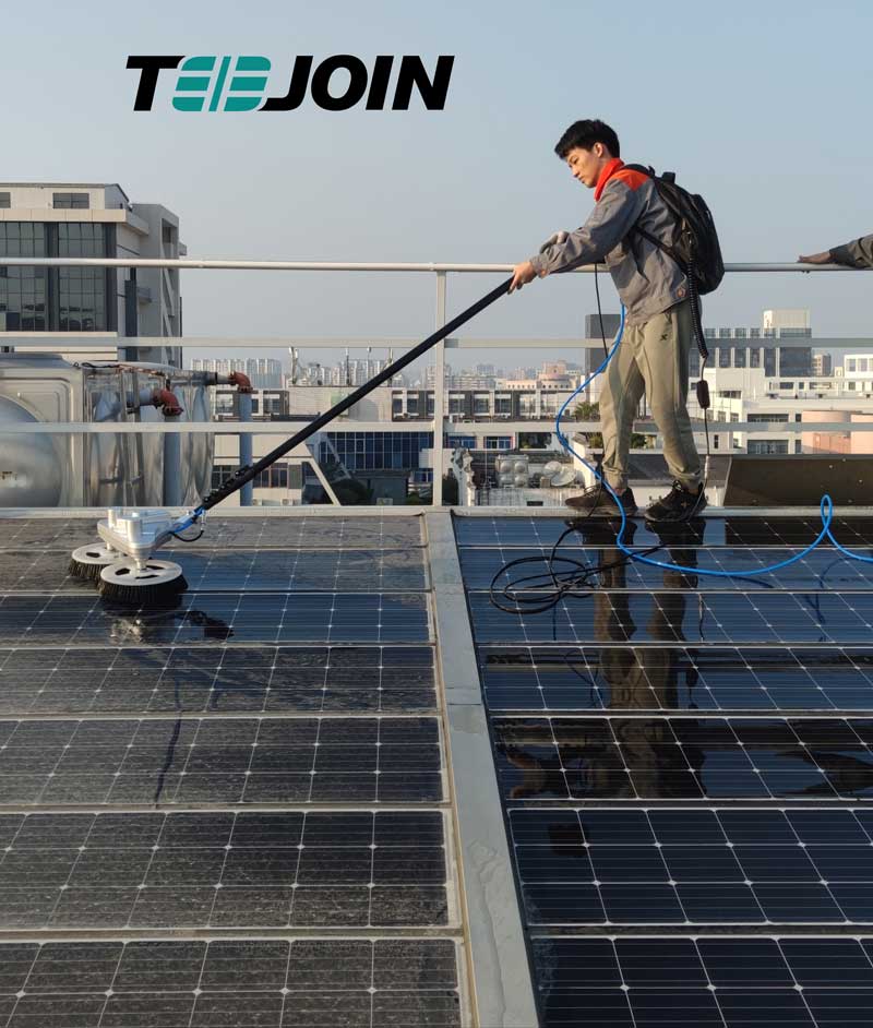 A solar cleaning brush
