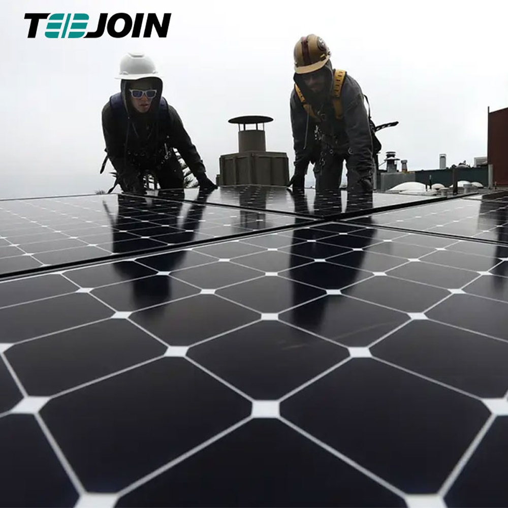 Advantages of MWT monocrystalline solar panel products