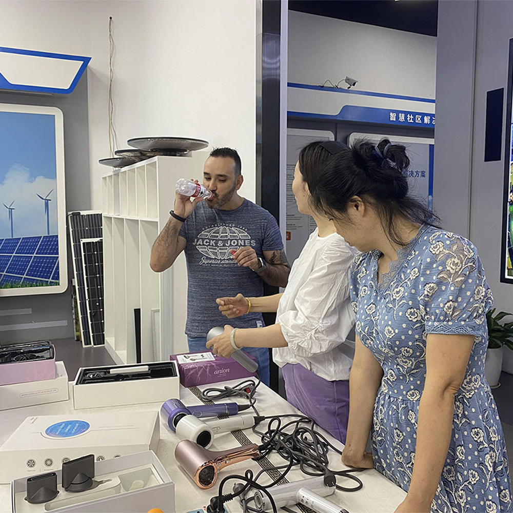 On 3rd June, a customer from CRAMBO, Spain came to visit our company and inspect our factory.
