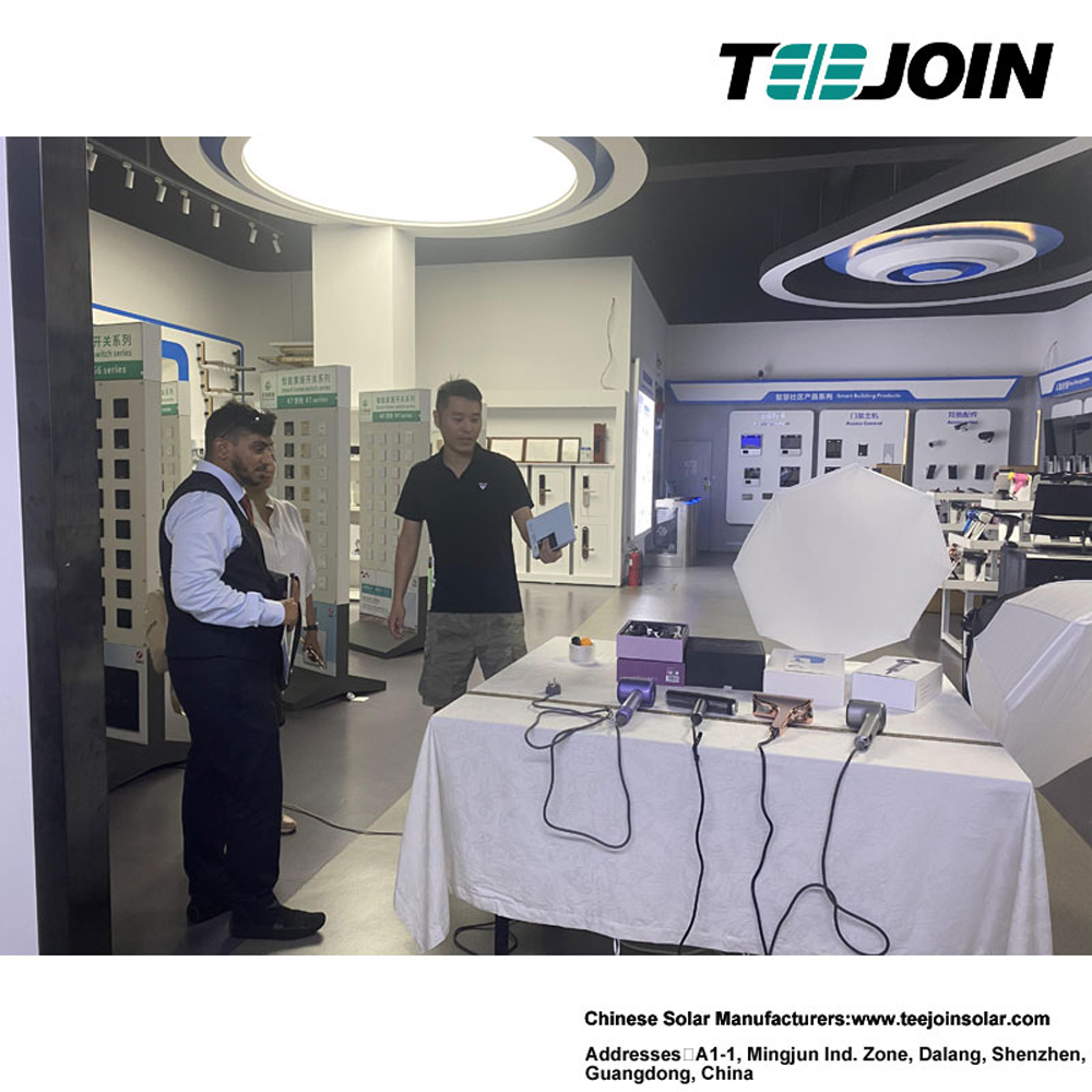 Dubai Solar Wholesalers Visit the Company and See other Exhibits