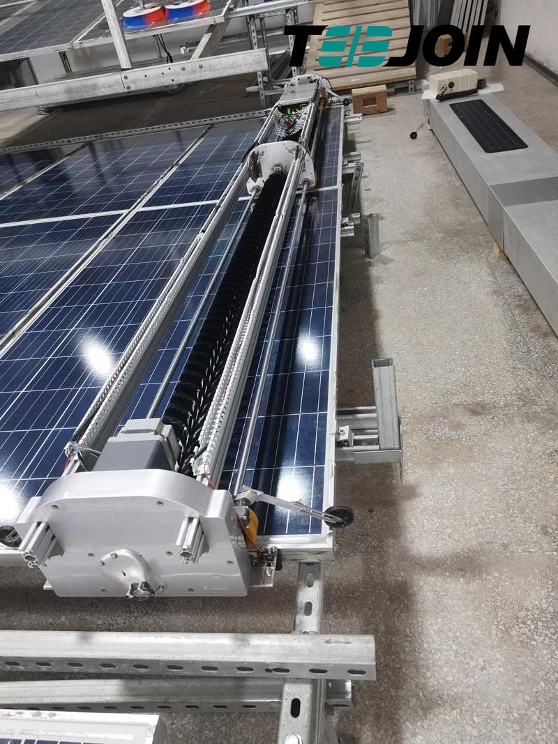 solar Cleaning Robot.jpg